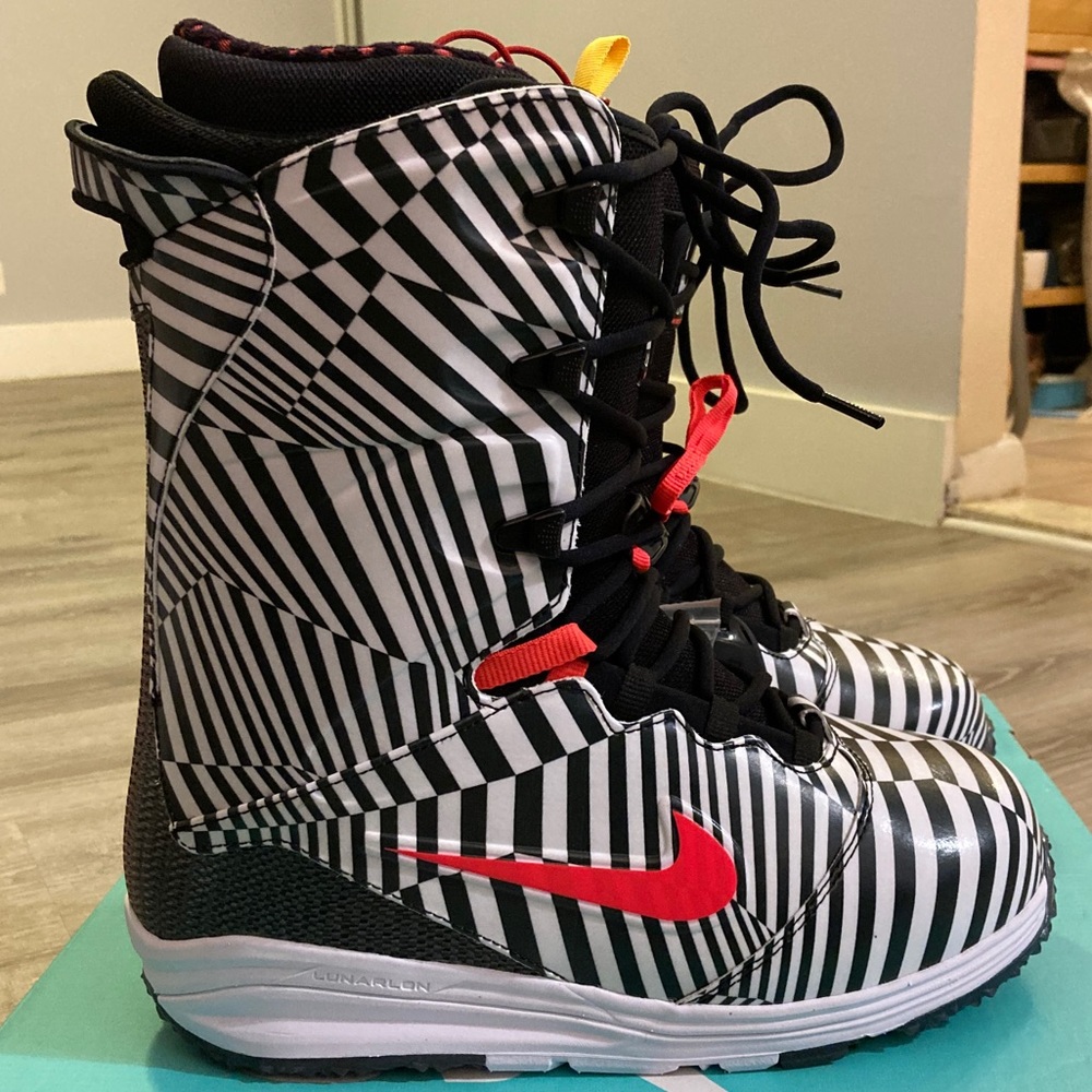 NIB Nike SB Lunarendor QS Dazzle Snowboard Boots